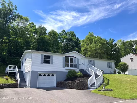 309 Meadowcrest Dr, Trucksville, PA 18708