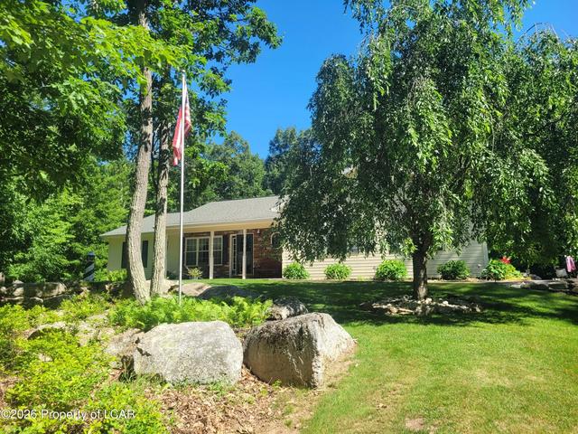 406 E Mountain Side Dr, Sugarloaf, PA 18249