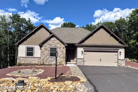 9 Tulip Tree Ln, Hazleton, PA 18202