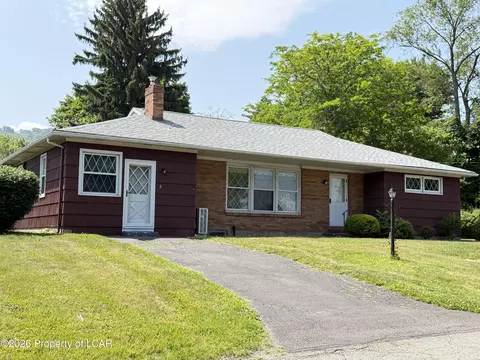 2 Rushinock Ln, Sugarloaf, PA 18249