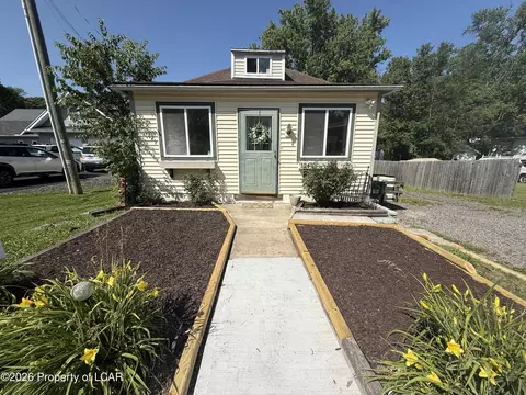 344 Old Lake Rd, Dallas, PA 18612