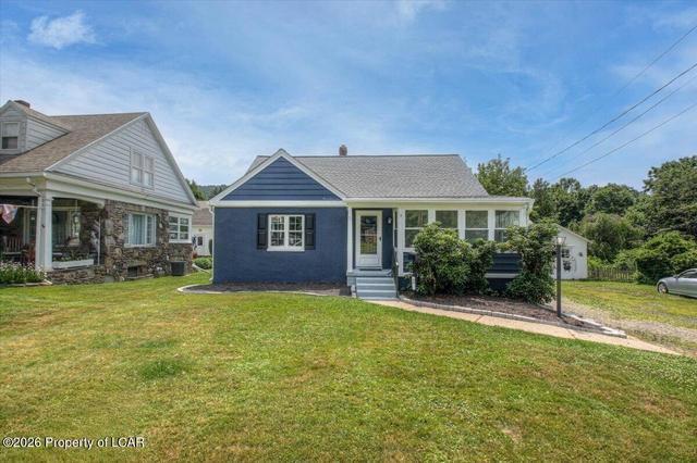 11 Harris Hill Rd, Shavertown, PA 18708
