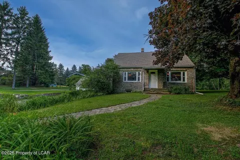 658 Loyalville Rd, Harveys Lake, PA 18618