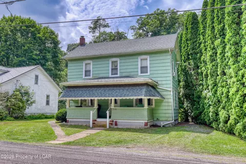 1928 Tomhicken Rd, Rock Glen, PA 18246