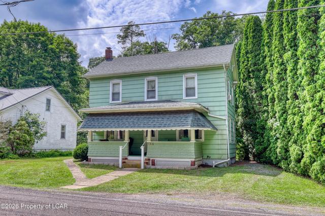 1928 Tomhicken Rd, Rock Glen, PA 18246