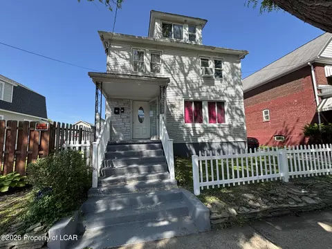 31 Lawrence St, Wilkes-barre, PA 18702