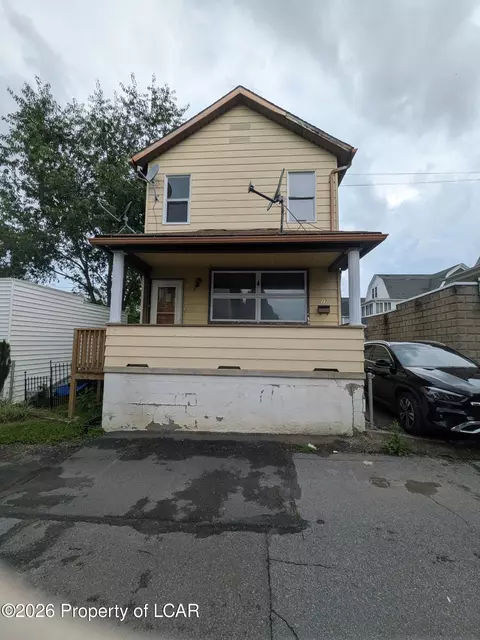 11 Bruce Ln, Wilkes-barre, PA 18702