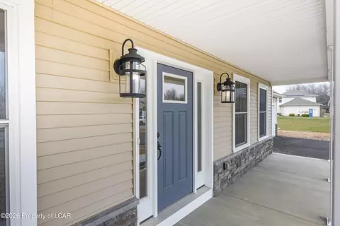 Exterior - 2460 E Venisa Dr, Hazle Township, PA 18202 photo 2 of 3