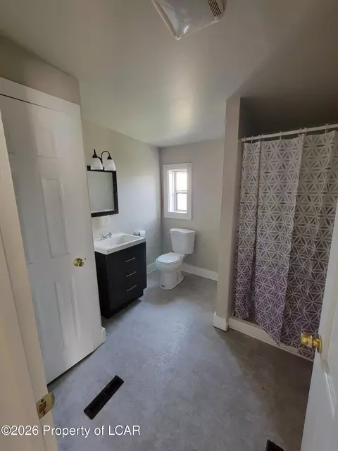 Bath - 428-430 E Fourth St, Berwick, PA 18603 photo 2 of 7