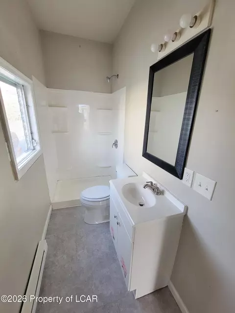 Bath - 428-430 E Fourth St, Berwick, PA 18603 photo 7 of 7