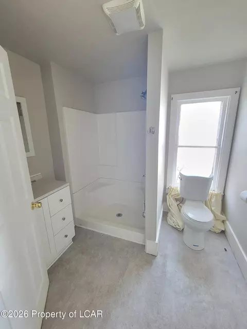 Bath - 428-430 E Fourth St, Berwick, PA 18603 photo 4 of 7