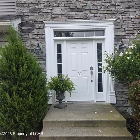 22 Marina Dr, Harveys Lake, PA 18618
