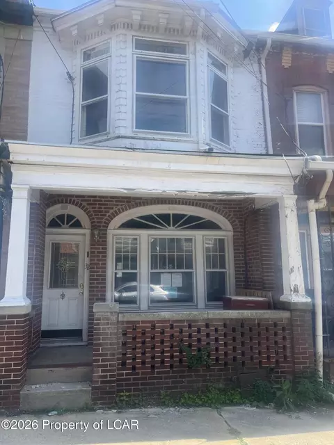32 E Oak St, Shenandoah, PA 17976