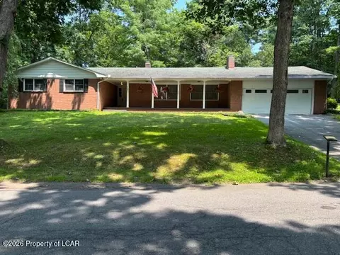 101 White Birch Ln, Dallas, PA 18612