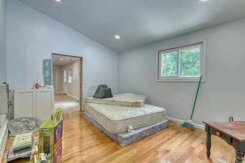 Bedroom - 1498 Deer Run, Bushkill, PA 18324 photo 4 of 8