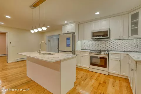 Kitchen - 1498 Deer Run, Bushkill, PA 18324 photo 2 of 2