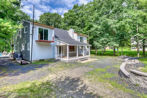 Exterior - 1498 Deer Run, Bushkill, PA 18324 photo 2 of 5