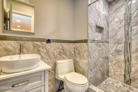 Bath - 1498 Deer Run, Bushkill, PA 18324 photo 1 of 4