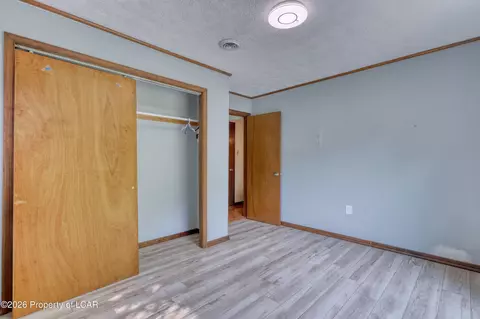 Bedroom - 1498 Deer Run, Bushkill, PA 18324 photo 8 of 8