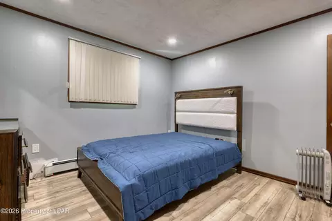 Bedroom - 1498 Deer Run, Bushkill, PA 18324 photo 6 of 8
