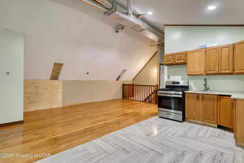 Living - 1498 Deer Run, Bushkill, PA 18324 photo 4 of 5