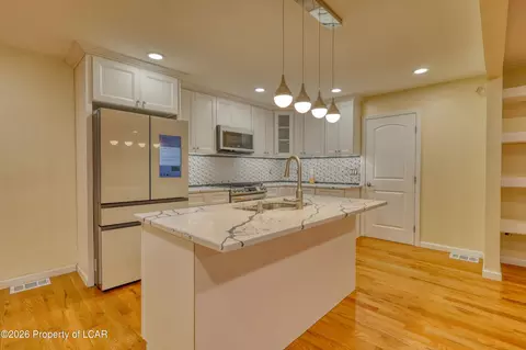 Kitchen - 1498 Deer Run, Bushkill, PA 18324 photo 1 of 2