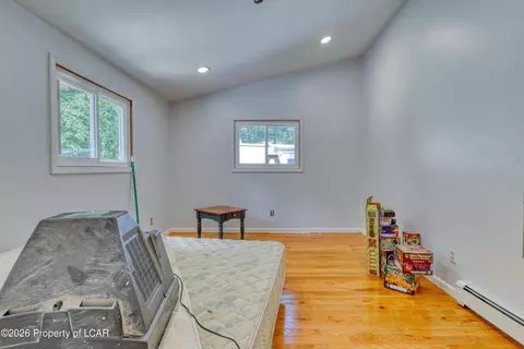 Bedroom - 1498 Deer Run, Bushkill, PA 18324 photo 3 of 8