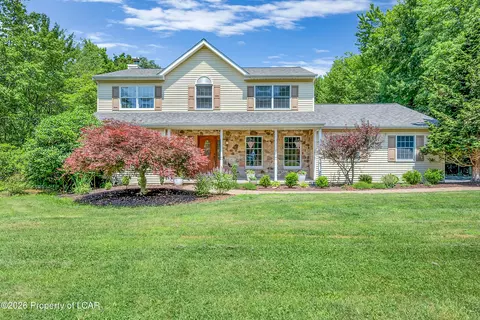 25 Doe Run Trl, Mountain Top, PA 18707