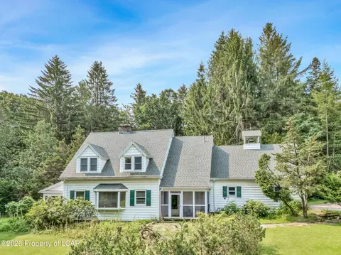 42 Trailwood Lake Rd, Bear Creek, PA 18702