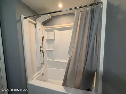 Bath - 98 Rose Ln, Old Forge, PA 18518 photo 2 of 3