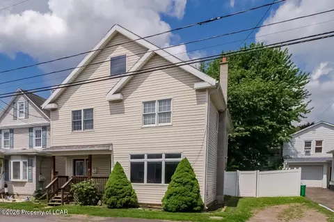 17 Cotton Ave, Hudson, PA 18705