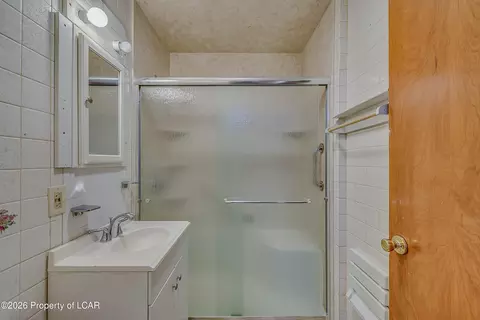 Bath - 144 Whitlock St, Exeter, PA 18643 photo 2 of 2