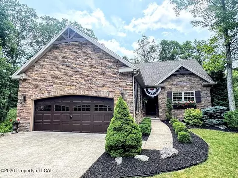 14 Winged Foot Dr, Hazle Township, PA 18202