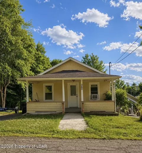 365 Ridge Ave, Harveys Lake, PA 18618