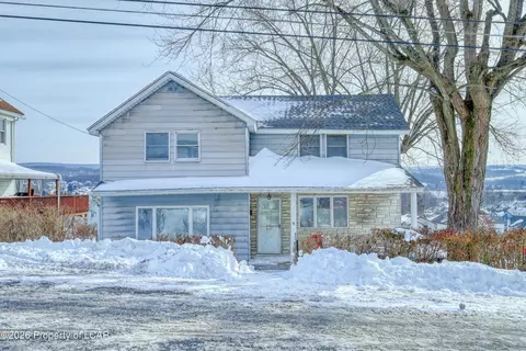 210 Gorham Ave, Mayfield, PA 18433