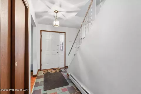 Entry Way - 409 Carleton Ave, Hazleton, PA 18201 photo 2 of 3