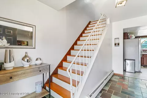 Entry Way - 409 Carleton Ave, Hazleton, PA 18201 photo 1 of 3