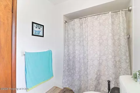 Bath - 409 Carleton Ave, Hazleton, PA 18201 photo 3 of 4