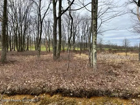 431 Honeysuckle Dr, Hazle Township, PA 18202