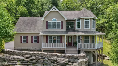 312 Reagan Dr, East Stroudsburg, PA 18301