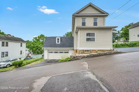 15 Court St, Hanover Township, PA 18706