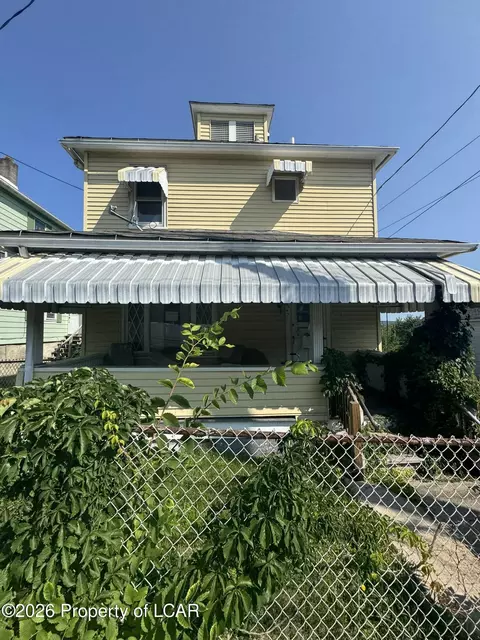 17 Pulaski St, Wilkes Barre, PA 18706
