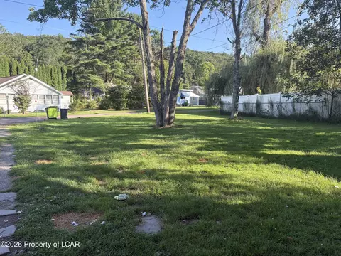 19 Wood St, Harveys Lake, PA 18618