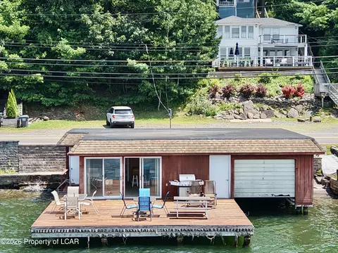 11 Lakeside Dr, Harveys Lake, PA 18618
