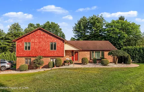 110 Eastview Cir, Sugarloaf, PA 18249