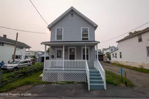 17 Griffiths Ln, Wilkes-barre, PA 18702