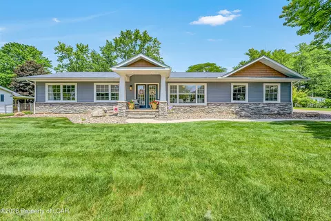 16 Garden Ave, Mountain Top, PA 18707