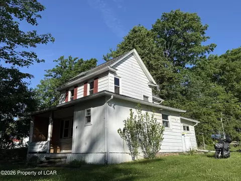 4 Star Ln, Harveys Lake, PA 18618