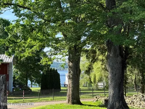 4 Star Ln, Harveys Lake, PA 18618