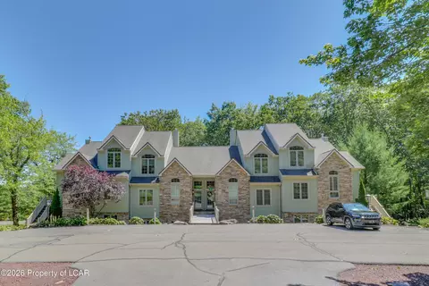 46 Mountainwoods Dr, Lake Harmony, PA 18624
